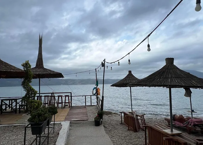 Bruno Alloggio in famiglia Vlorë